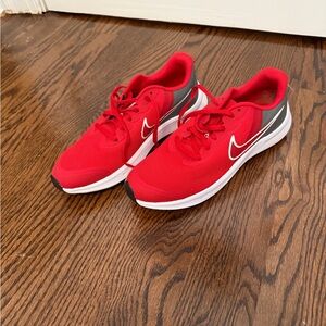 Nike Star Runner 3  Size 7Y                              Nike Red Athletic Shoes